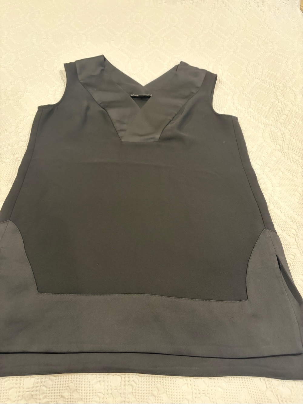 Banana Republic Black V-Neck Sleeveless Tunic with Satin Trim Size M